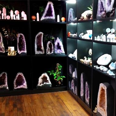 Shelves of geodes and large clusters